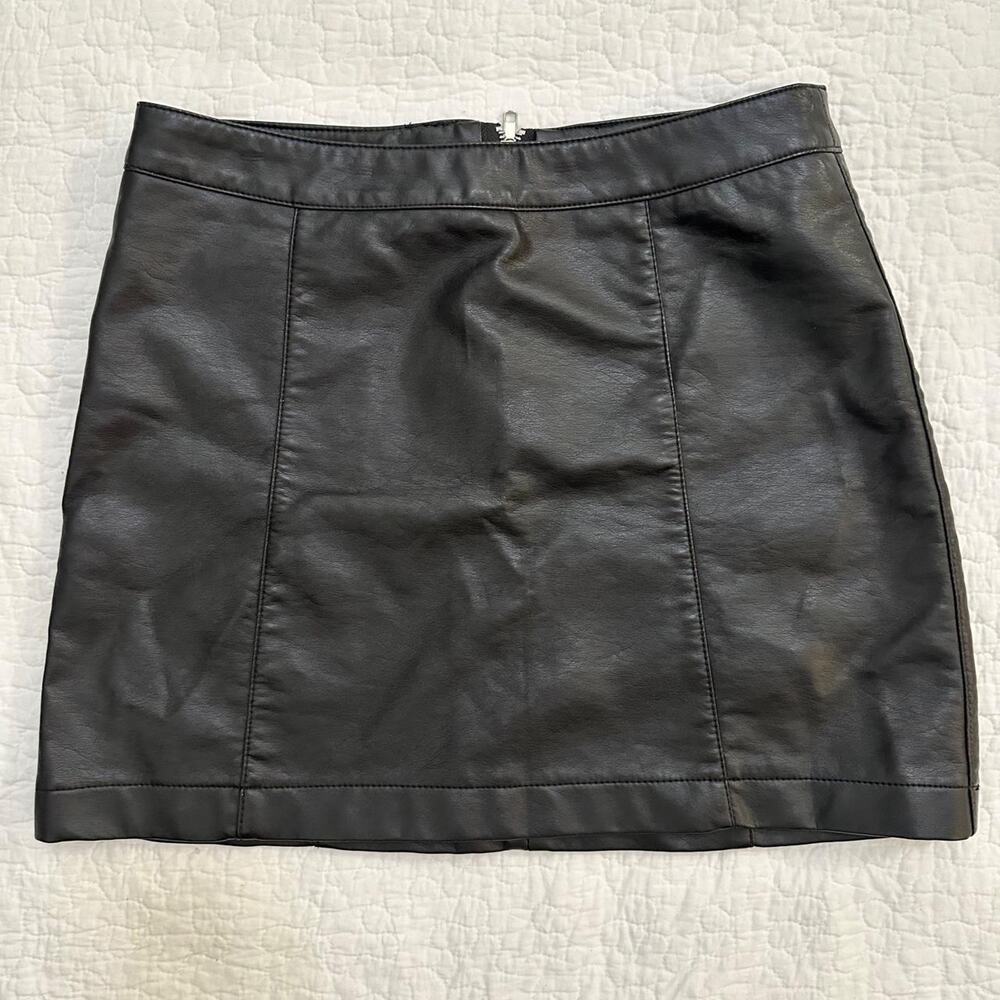 Forever 21 black faux leather mini skirt